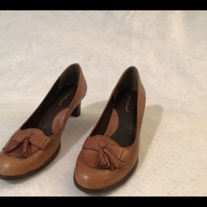 Eddie Bauer womens pump